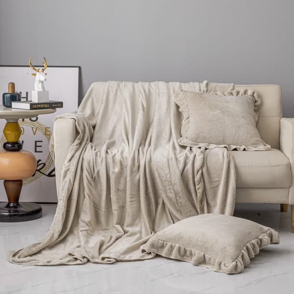 Ruffly tæppe 150x200 beige med flæser