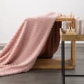 Miniatyrbillede 1 af 8: Tæppekast LISA 150x200 Design91 pudderpink jacquardvævning i striber og bobler