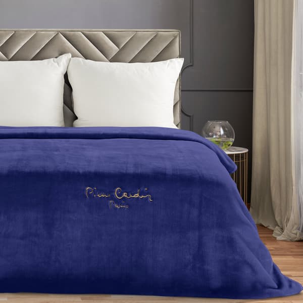 Pierre Cardin CLARA1 Filt 220x240 Pierre Cardin Eurofirany marinblå fluffig och varm broderad logotyp