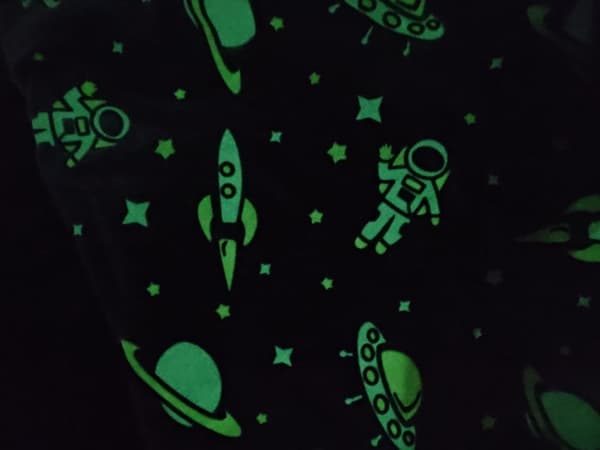 Filt som lyser i mörkret 150x200 Liten astronaut Fluorescerande