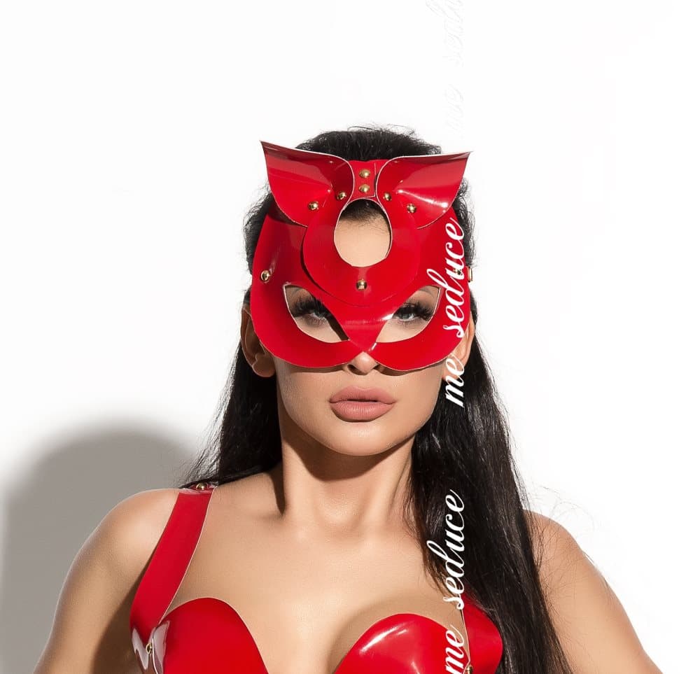 Queen of Hearts - Mask MK 15 Red