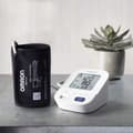 Pikkukuva 8 / 11: OMRON M3 COMFORT -olkavarsiverenpainemittari AUTOMAATTINEN