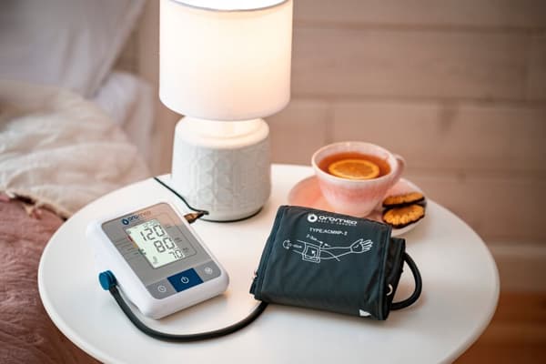 Oromed ORO-N1 BASIC USB elektroninen olkavarren verenpainemittari