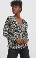 Miniatyrbild 1 av 4: Vila - Viaya LS V-neck Top