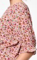 Miniatyrbild 3 av 4: Pieces - pcNya SS Top Ditsy Flower Print