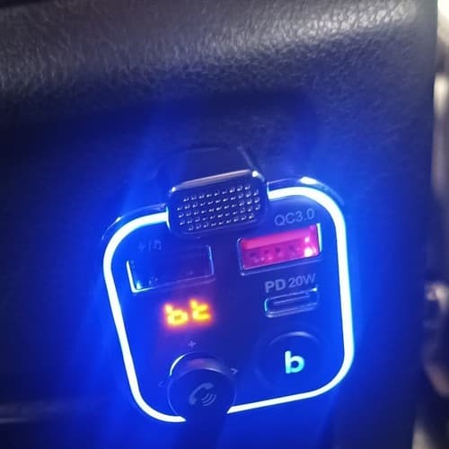 Bluetooth FM-lähetin & Laturi - Autoon