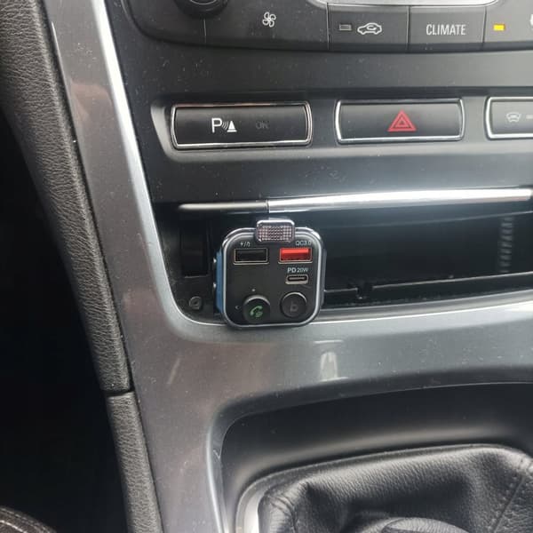 Bluetooth-sender med biloplader 12 V / 24 V