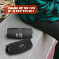 Miniatyrbillede 4 af 11: JBL Charge 5 - Bærbar Bluetooth-højttaler med Dybbas IP67 Vandtæt 20 Timers