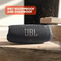 Miniatyrbillede 5 af 11: JBL Charge 5 - Bærbar Bluetooth-højttaler med Dybbas IP67 Vandtæt 20 Timers