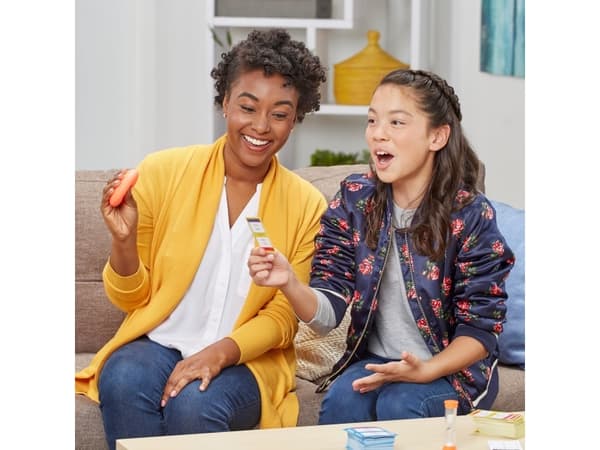 Hasbro Taboo Kids vs. Parents, 8 År, Familjespel