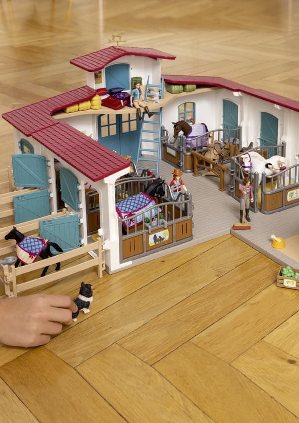 Schleich Horse Club 42611 Box with Mare and Foal