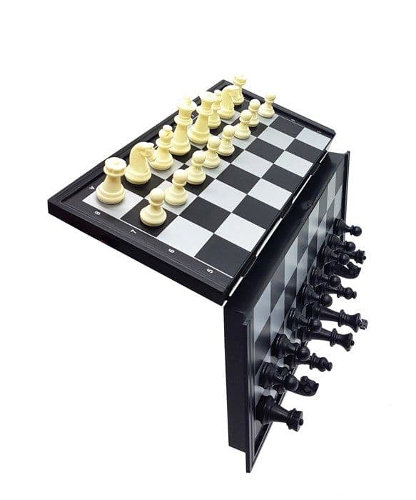 Magnetiskt brädspel - 8 spel i 1 låda