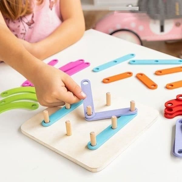 Spelplan i trä för att skapa montessori