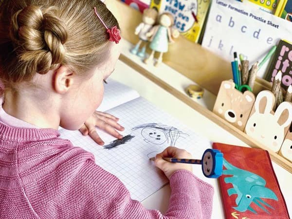 Tender Leaf Toys - Barnskrivbord och stol - DAM