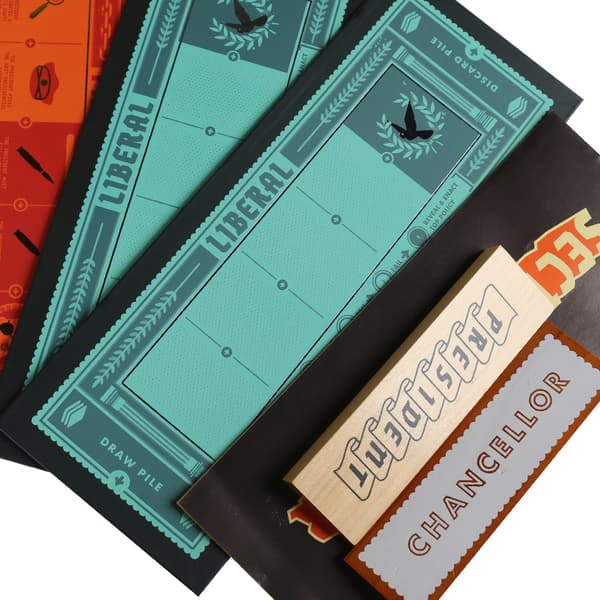 Secret Hitler / Det ultimative strategiske brætspil med politiske intriger