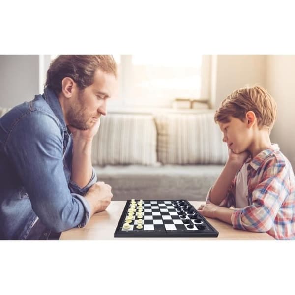Magnetiska brädspel – box 8 spel i 1, från 2 till 6 spelare