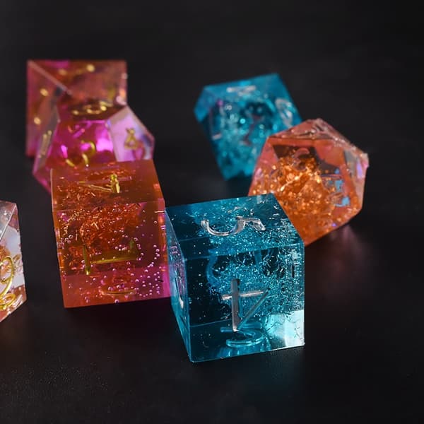 Silikoneform til polyedriske terninger med indgraverede tal