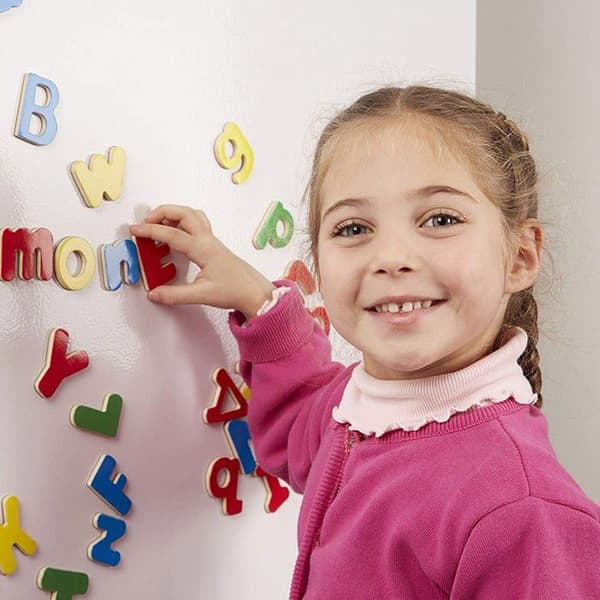 Pedagogiskt spel - MELISSA &amp; DOUG - 52 trä alfabetsmagneter - Magnetiska versaler och gemener