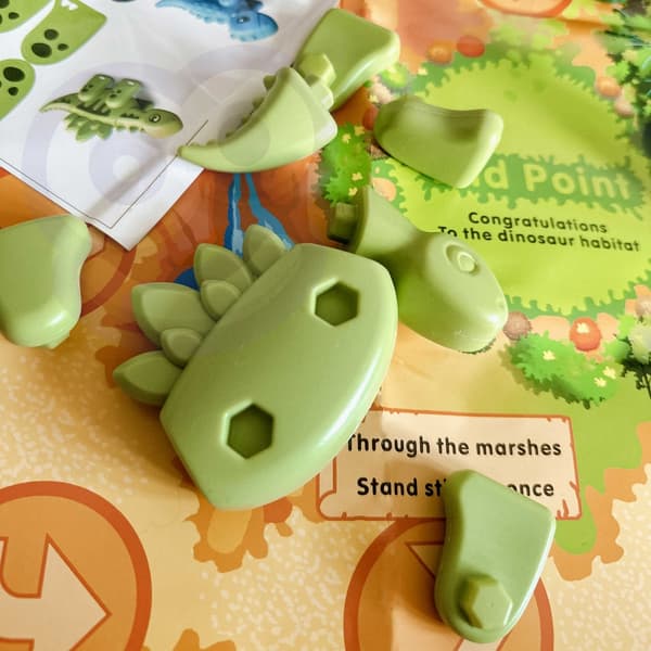 WOOPIE rakennussarja 2-in-1 dinosauruslautapeli + 46 kpl noppaa
