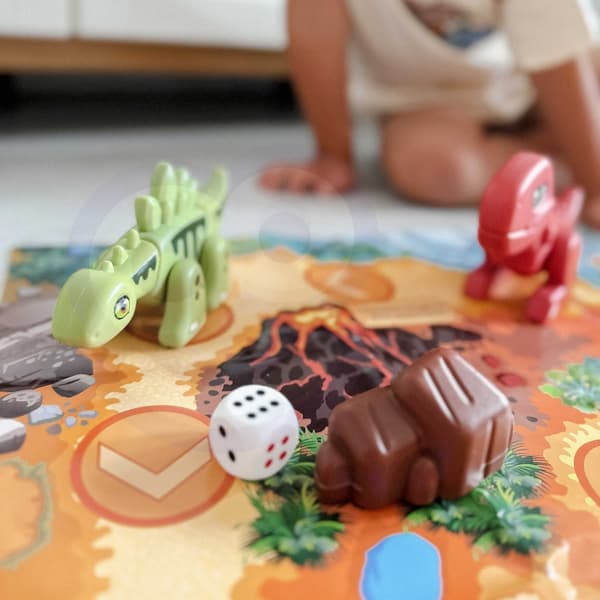 WOOPIE rakennussarja 2-in-1 dinosauruslautapeli + 46 kpl noppaa