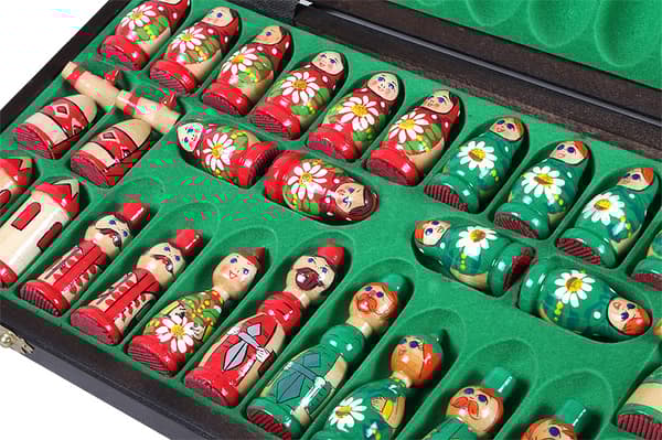 GRÖNT BABUSHKA-SCHACK (42x42cm)