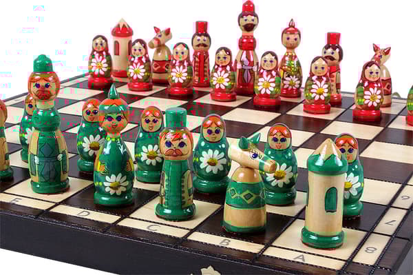 GRÖNT BABUSHKA-SCHACK (42x42cm)