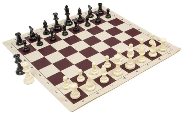 Schackspel - plastfigurer DCP03G (kung 96 mm) + rullat schackbräde med ett fält på 57 mm