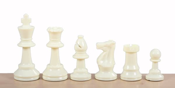 Junior skakspil - plastikfigurer DCP02 (konge 75 mm) + rullet skakbræt med et felt på 45 mm