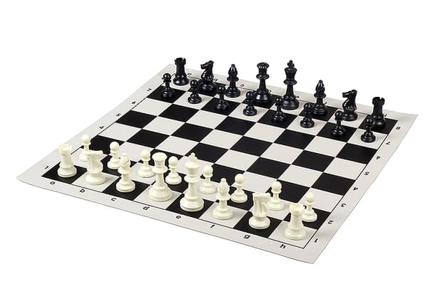 Junior skakspil - plastikfigurer DCP02 (konge 75 mm) + rullet skakbræt med et felt på 45 mm