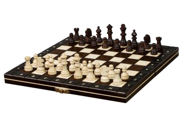 MAGNETISK SKOLSCHACK (28x28cm)