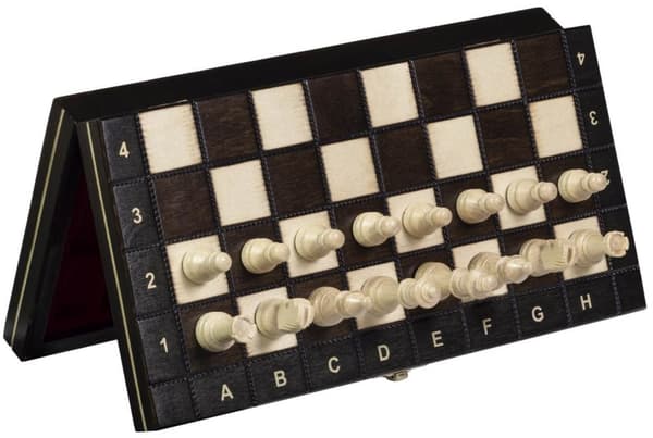 MAGNETISK SKOLSCHACK (28x28cm)