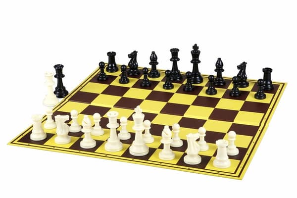 Skakspil - plastikfigurer DCP03G (konge 96 mm) + foldbart papskakbræt med et felt på 55 mm