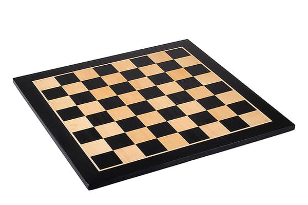 Turnausshakkisetti nro 5 (lauta 48x48cm + ajattomat saksalaiset ritarinappulat)
