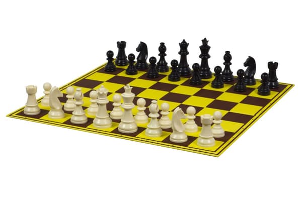 Skakspil - plastikfigurer TR03G (konge 96 mm) + foldbart papskakbræt med et felt på 55 mm