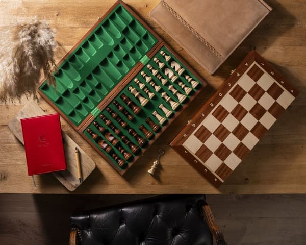 Turneringsskak nr. 5 (50 mm kvadrat, 90 mm konge) indlagt med ekstra damer