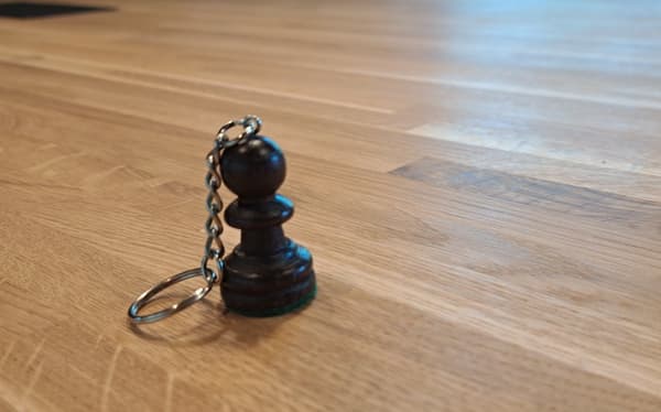 Musta luoti avaimenperä