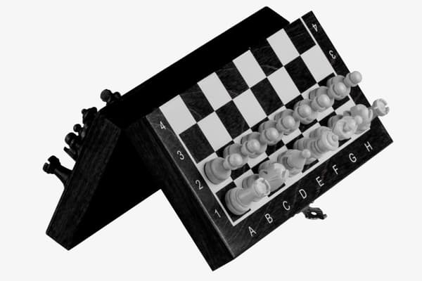 Træ MAGNETISK mini skak - sort