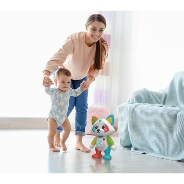 Baby Clementoni - Oliver, den lekfulla tvättbjörnen - Interaktivt spel - 4 spellägen: Känslor, Måltider, Berättelse och Utforskning.