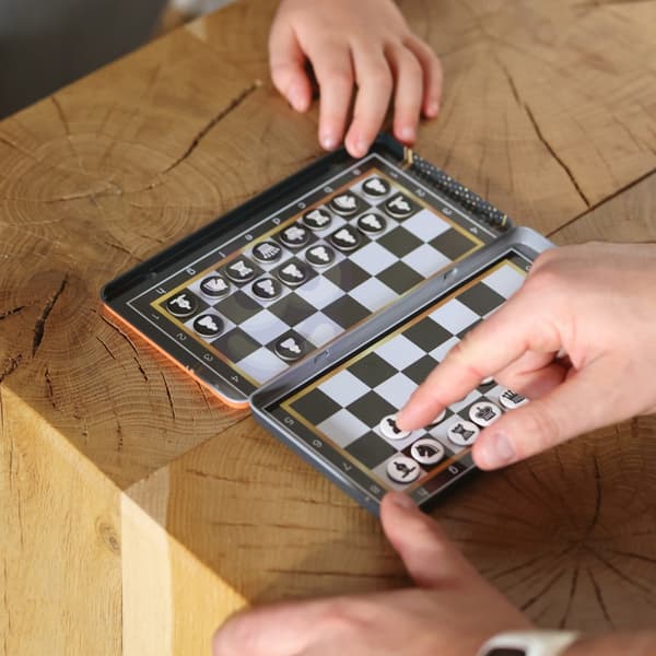 WOOPIE IQ-spel Schack & Dam – Magnetiskt 2-i-1 Resespel i Fickformat
