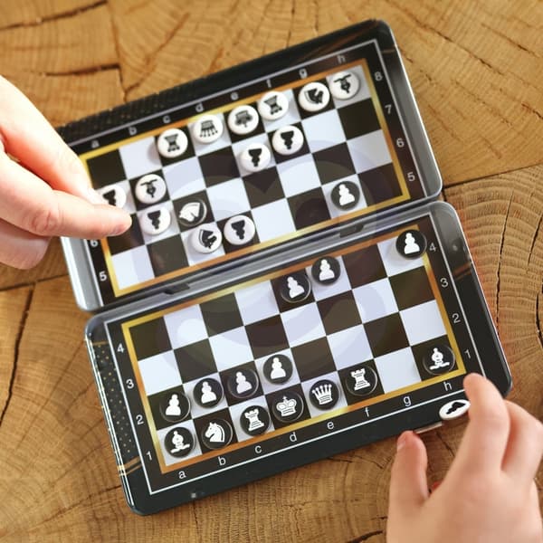 WOOPIE IQ-spel Schack & Dam – Magnetiskt 2-i-1 Resespel i Fickformat