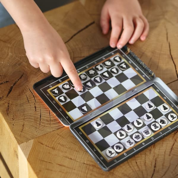 WOOPIE IQ-spel Schack & Dam – Magnetiskt 2-i-1 Resespel i Fickformat