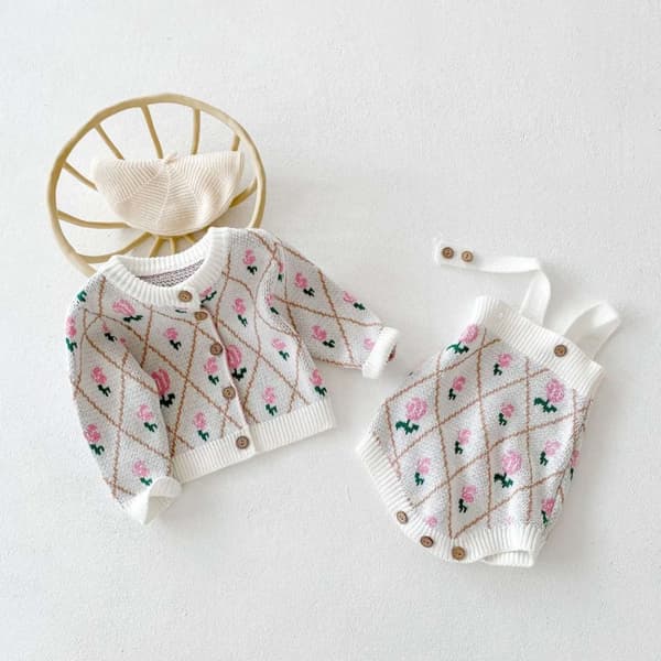 Matchande stickad kofta shorts med rosmotiv retro klassisk stil