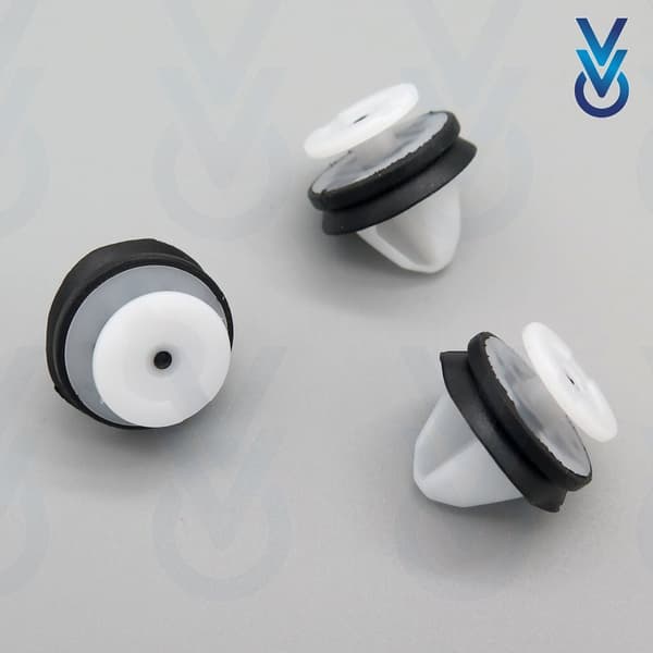 10x Boot Carpet & Interior Lining Clips for some Renault Clio