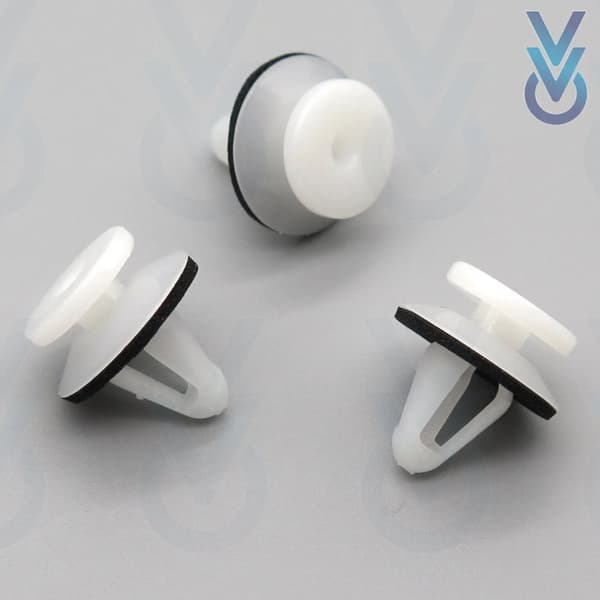10x Windscreen Cowl / Scuttle Panel Clips for some Volvo S40