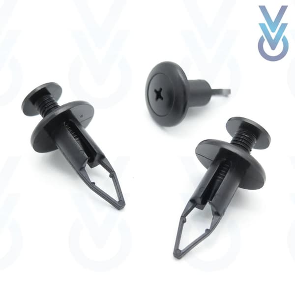 10x Rear Bumper & Trim Fastener Clips for some Toyota Land Cruiser