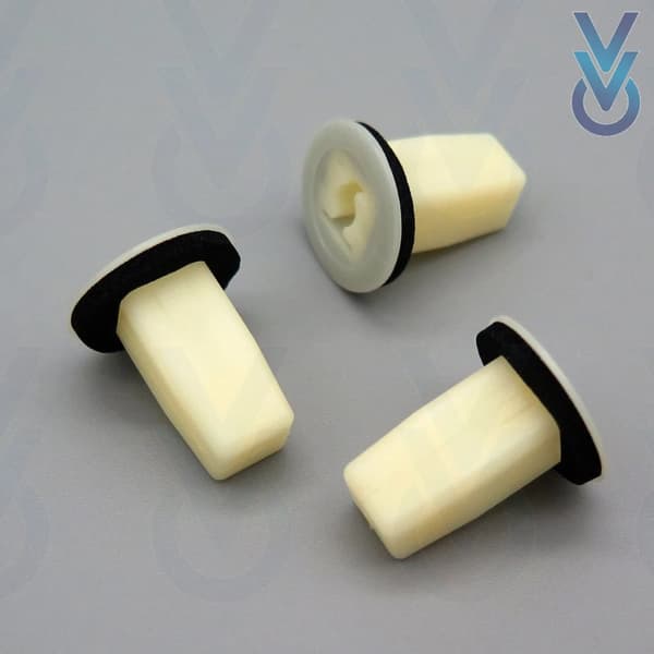 10x Boot Carpet & Interior Lining Clips for some Mitsubishi Vehicles