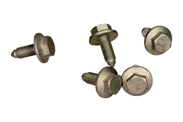 ROMIX M8 MOOTTORINKOPPIEN KIINNITYSRUUVI AUDI / SEAT / VW / SKODA - ERI MALLEJA (5 KPL)