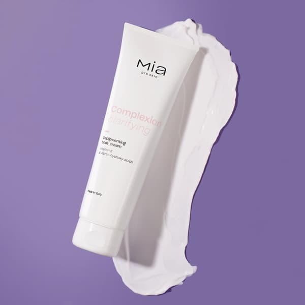 MIA MAKEUP - COMPLEXION CLARIFYING  BODY CREAM 150 ml.