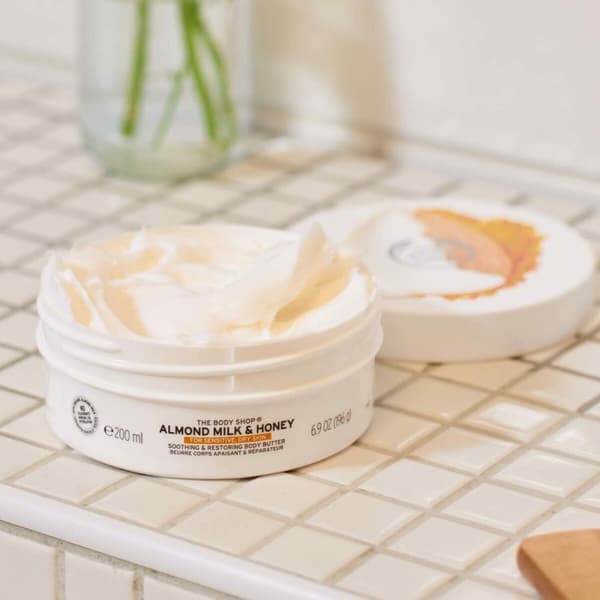 Kroppssmör The Body Shop ALMOND MILK 50 ml Känslig hud