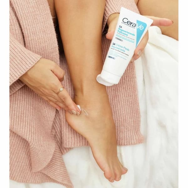 Kosteuttava jalkavoide CeraVe SA (88 ml)
